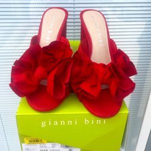 Gianni Bini Red Suede Bow Block Heel Size 9